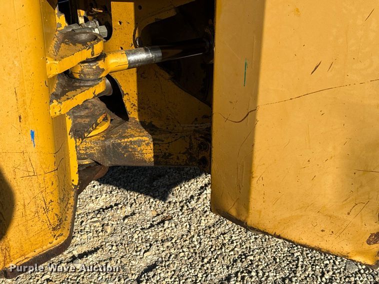 image for item EV6131 1975 Caterpillar 815 soil compactor