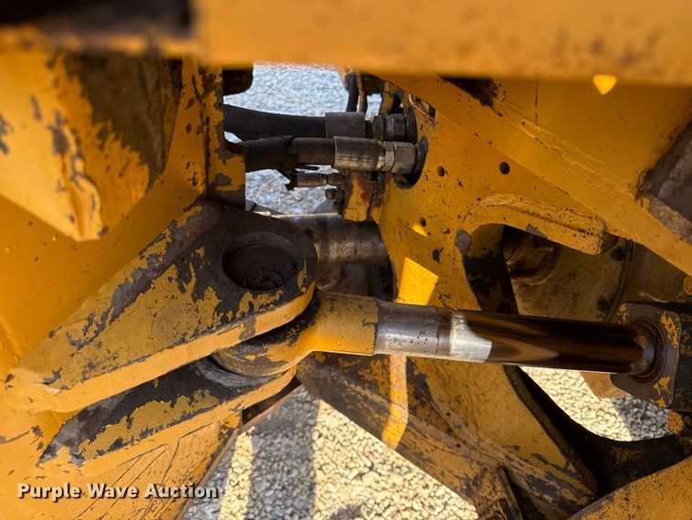 image for item EV6131 1975 Caterpillar 815 soil compactor