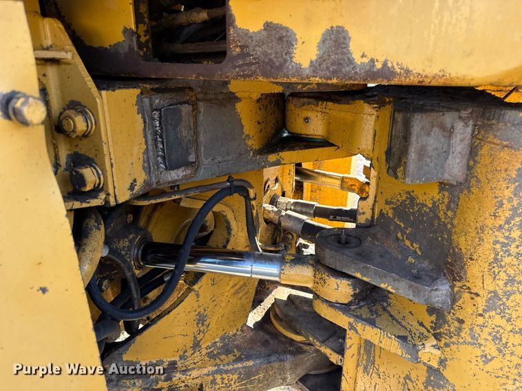 image for item EV6131 1975 Caterpillar 815 soil compactor