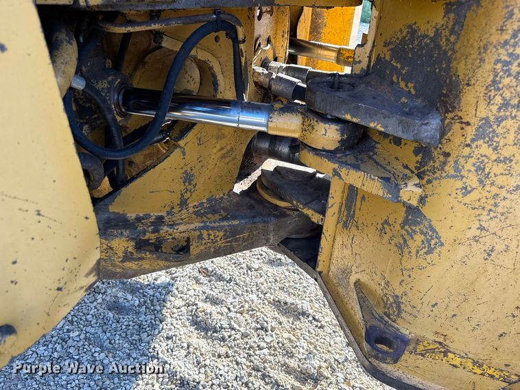 image for item EV6131 1975 Caterpillar 815 soil compactor