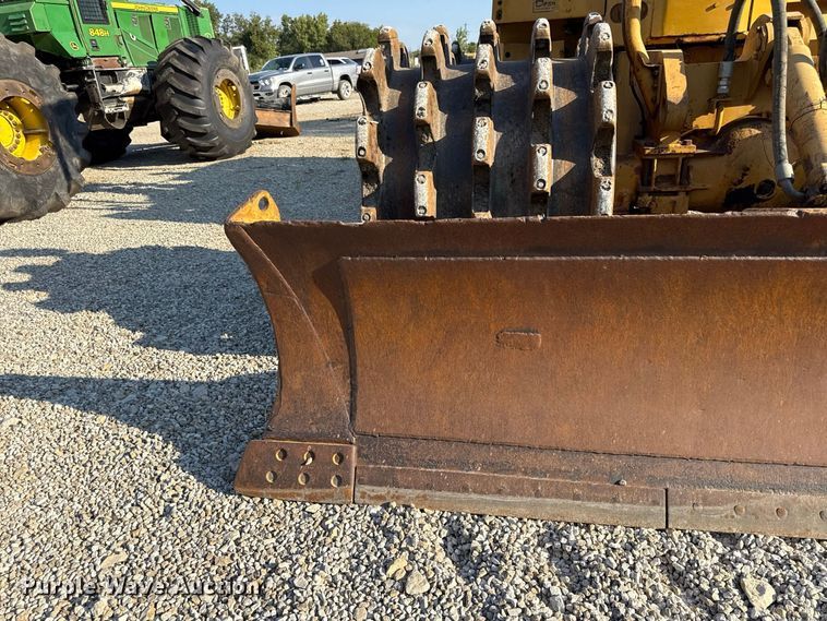 image for item EV6131 1975 Caterpillar 815 soil compactor