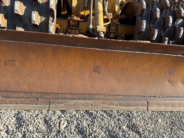image for item EV6131 1975 Caterpillar 815 soil compactor