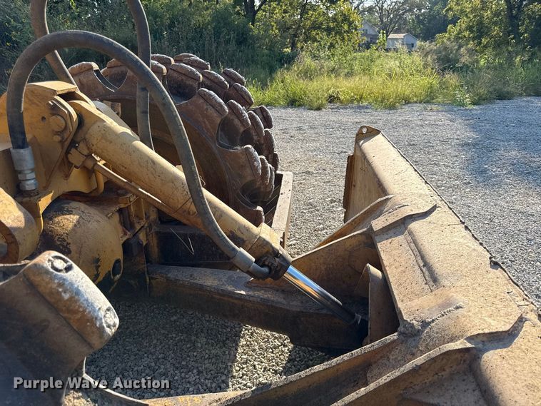 image for item EV6131 1975 Caterpillar 815 soil compactor