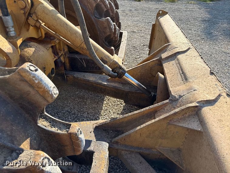 image for item EV6131 1975 Caterpillar 815 soil compactor