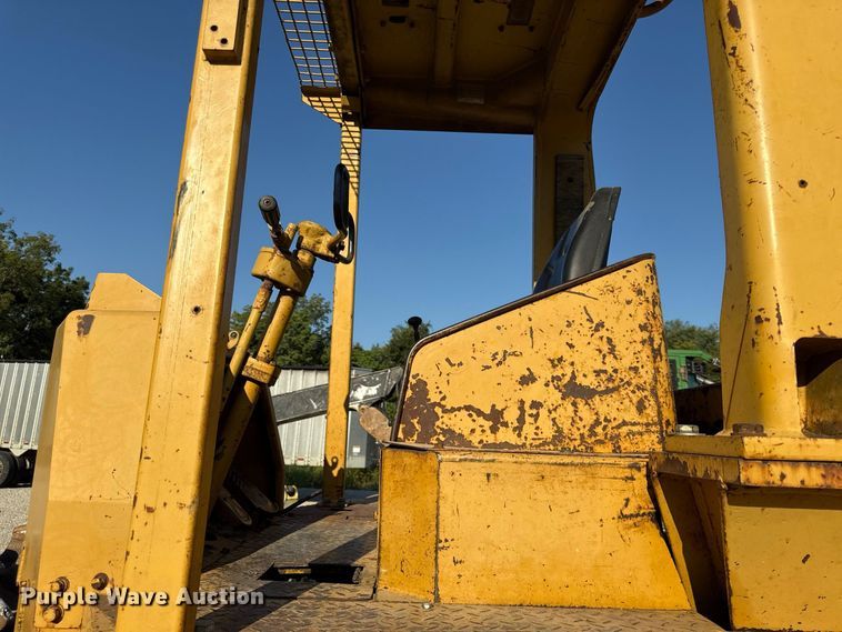 image for item EV6131 1975 Caterpillar 815 soil compactor