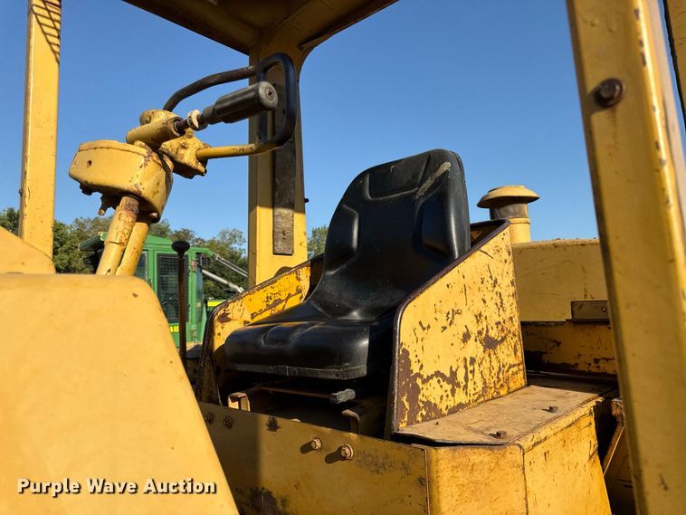 image for item EV6131 1975 Caterpillar 815 soil compactor