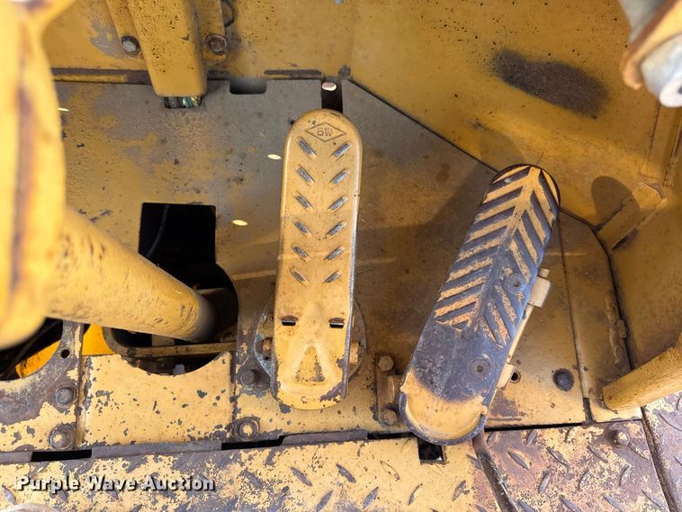 image for item EV6131 1975 Caterpillar 815 soil compactor