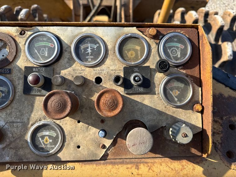 image for item EV6131 1975 Caterpillar 815 soil compactor