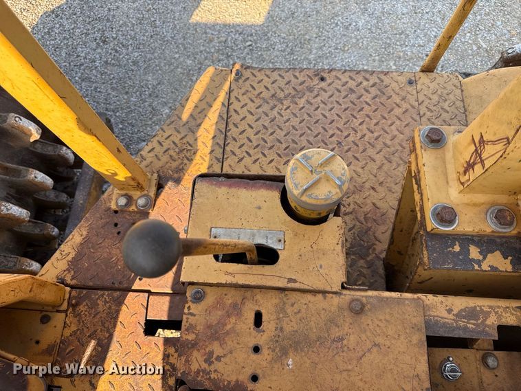 image for item EV6131 1975 Caterpillar 815 soil compactor