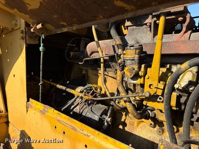 image for item EV6131 1975 Caterpillar 815 soil compactor