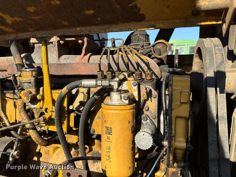 image for item EV6131 1975 Caterpillar 815 soil compactor