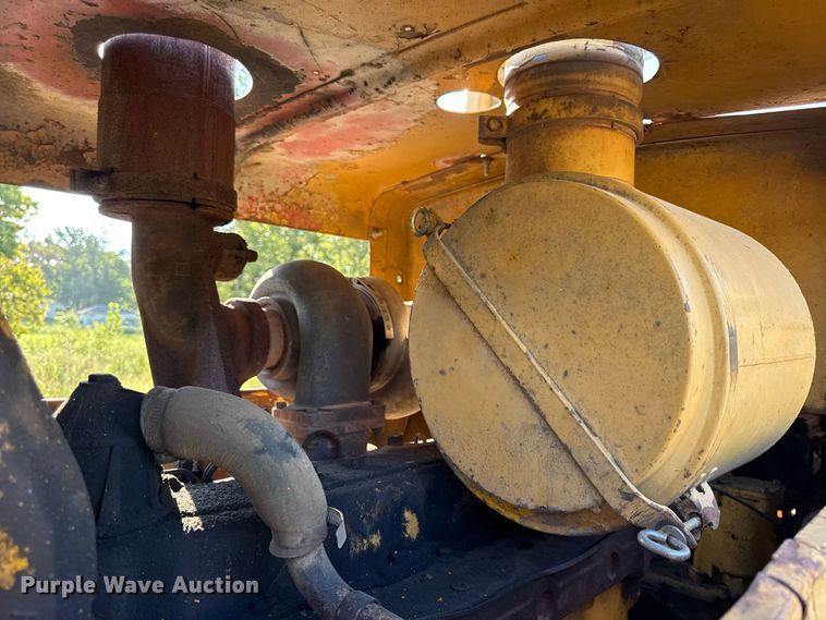 image for item EV6131 1975 Caterpillar 815 soil compactor