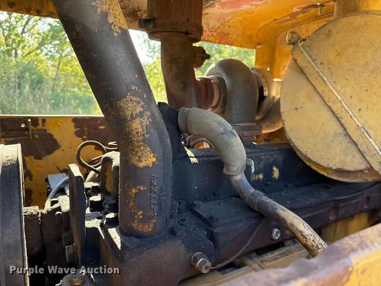 image for item EV6131 1975 Caterpillar 815 soil compactor