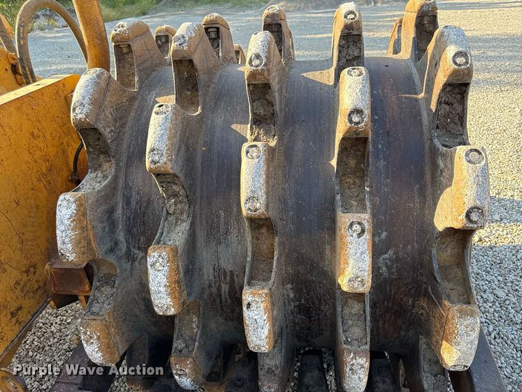 image for item EV6131 1975 Caterpillar 815 soil compactor