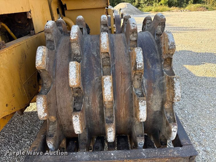 image for item EV6131 1975 Caterpillar 815 soil compactor