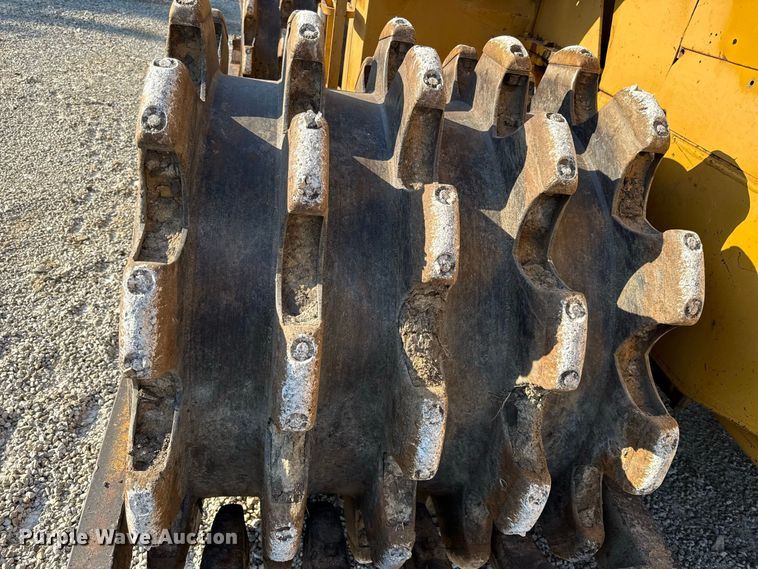 image for item EV6131 1975 Caterpillar 815 soil compactor