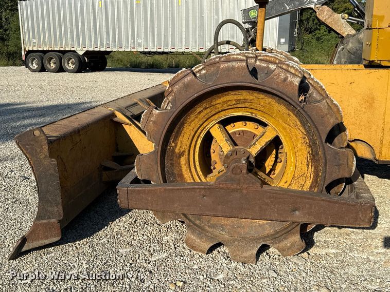 image for item EV6131 1975 Caterpillar 815 soil compactor