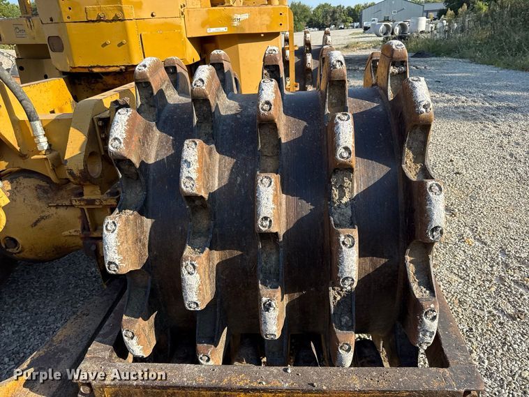 image for item EV6131 1975 Caterpillar 815 soil compactor