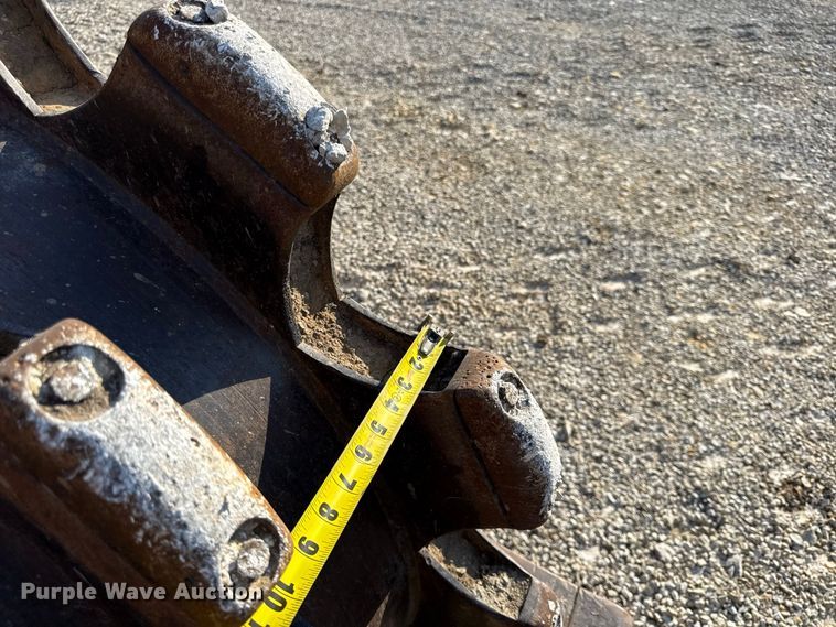image for item EV6131 1975 Caterpillar 815 soil compactor