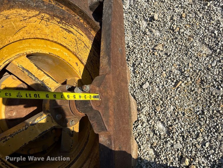 image for item EV6131 1975 Caterpillar 815 soil compactor