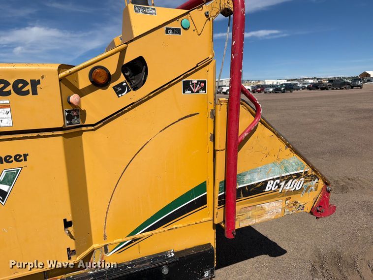 image for item EW1051 2008 Vermeer BC1400TX tracked wood chipper