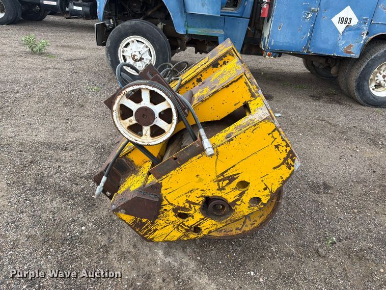 image for item EW2211 Essick VR54T skid steer roller