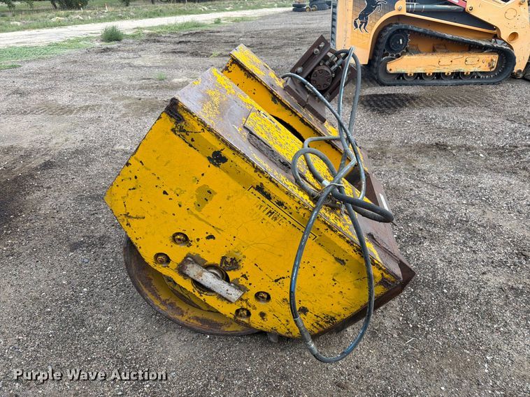 image for item EW2211 Essick VR54T skid steer roller