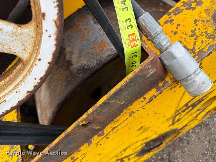 image for item EW2211 Essick VR54T skid steer roller