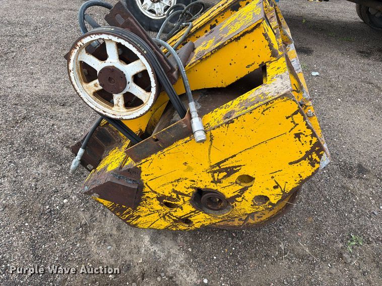 image for item EW2211 Essick VR54T skid steer roller