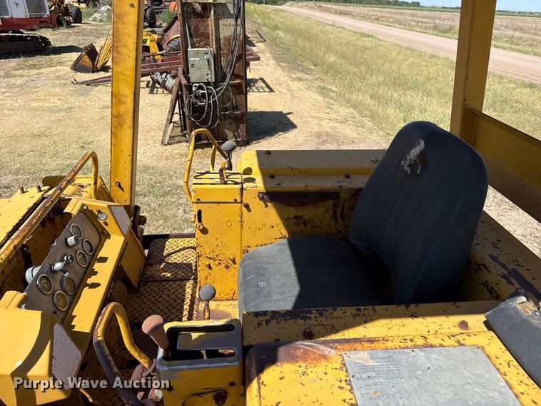 image for item EW4193 1968 Caterpillar 955K track loader
