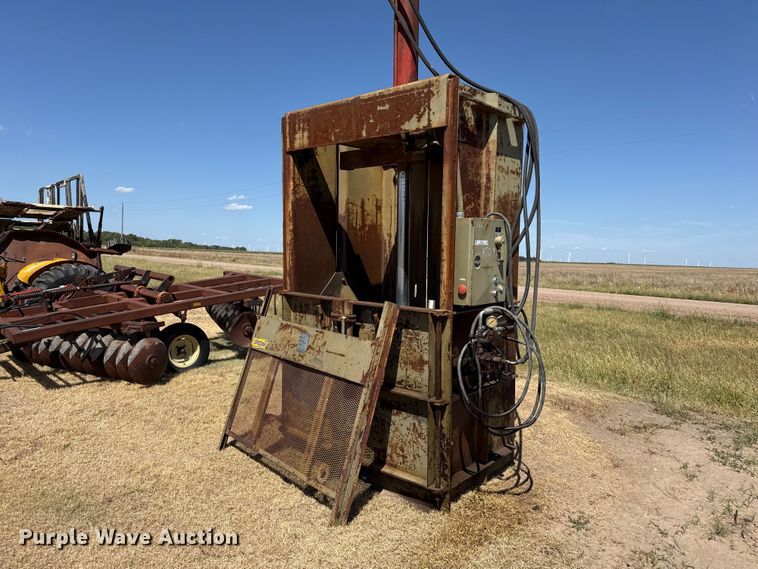 image for item EW4194 Piqua Series 40 cardboard baler
