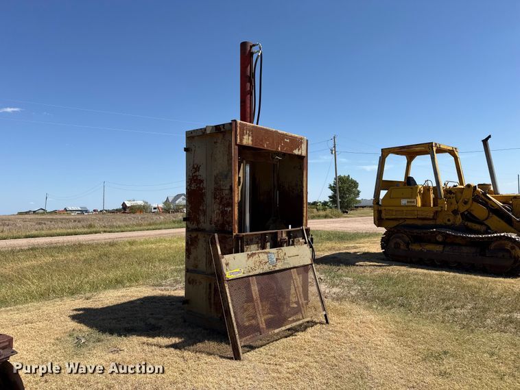 image for item EW4194 Piqua Series 40 cardboard baler