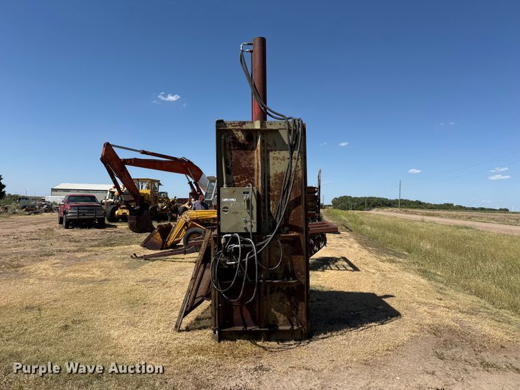image for item EW4194 Piqua Series 40 cardboard baler