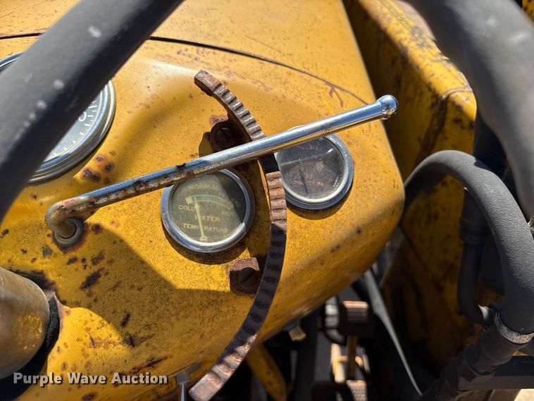 image for item EW4196 1978 Massey Ferguson MF202 tractor