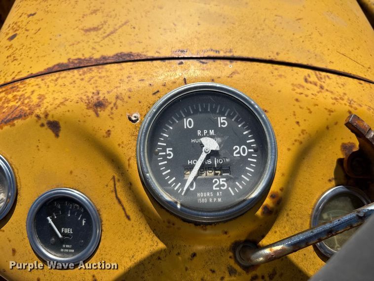 image for item EW4196 1978 Massey Ferguson MF202 tractor
