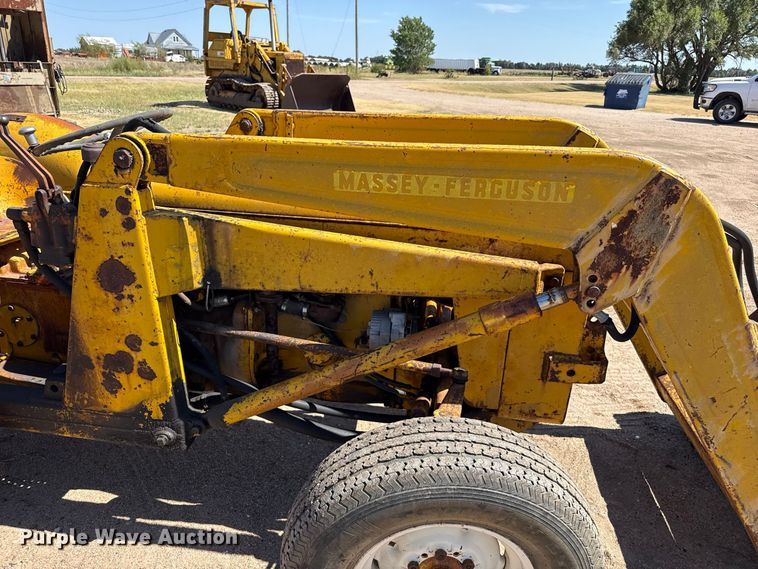 image for item EW4196 1978 Massey Ferguson MF202 tractor