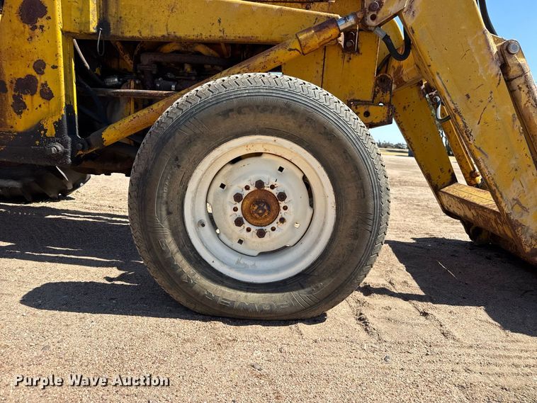 image for item EW4196 1978 Massey Ferguson MF202 tractor