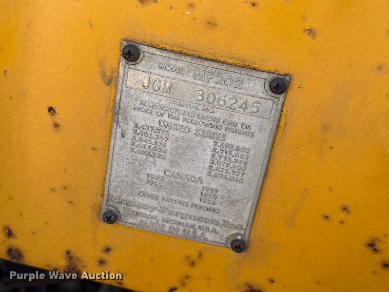 image for item EW4196 1978 Massey Ferguson MF202 tractor