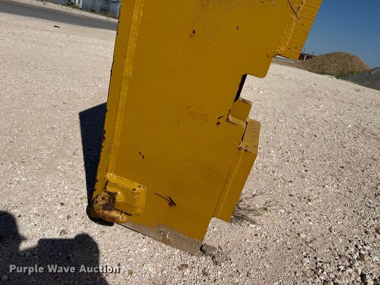 image for item EW4261 Motor grader front push block