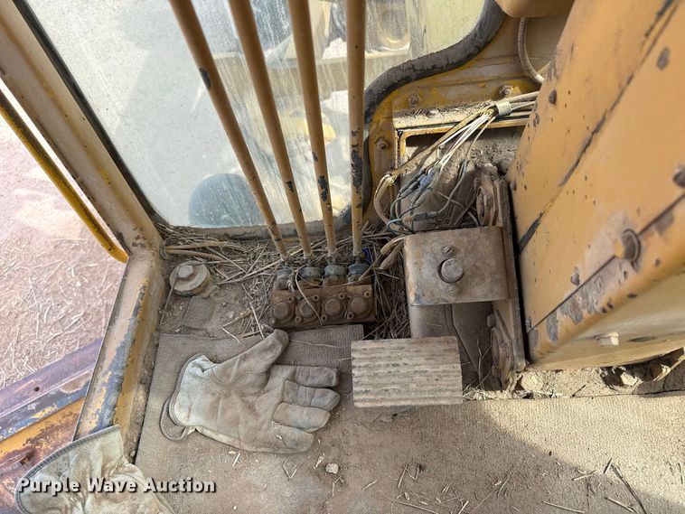 image for item EW4266 1976 Caterpillar 120G motor grader