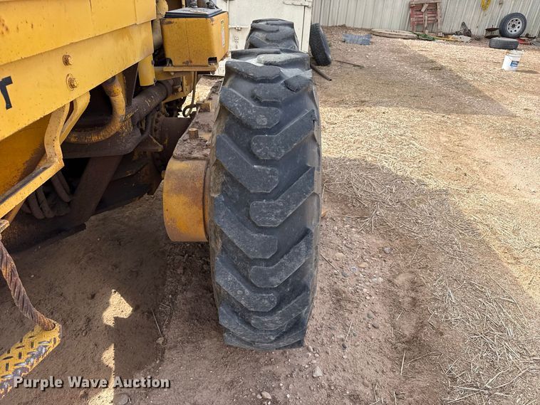 image for item EW4266 1976 Caterpillar 120G motor grader
