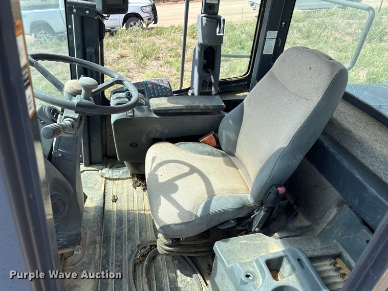 image for item EW4275 2015 John Deere 824K-II wheel loader