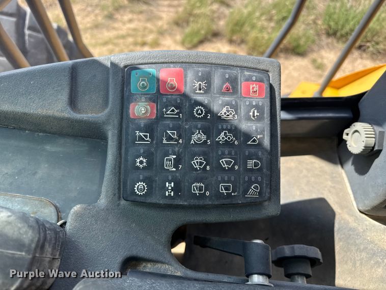 image for item EW4275 2015 John Deere 824K-II wheel loader