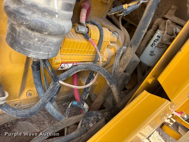 image for item EW4275 2015 John Deere 824K-II wheel loader