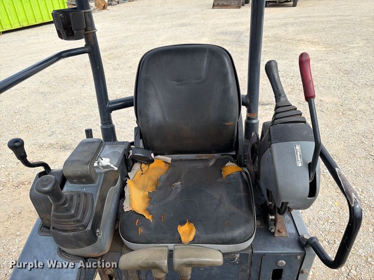 image for item EW8694 2013 John Deere 17D mini excavator