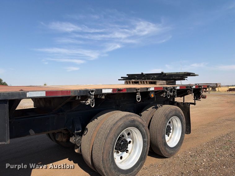 image for item EW8745 1993 Peterbilt 357 flatbed truck