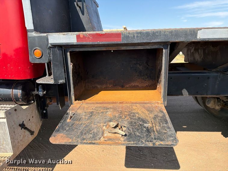 image for item EW8745 1993 Peterbilt 357 flatbed truck