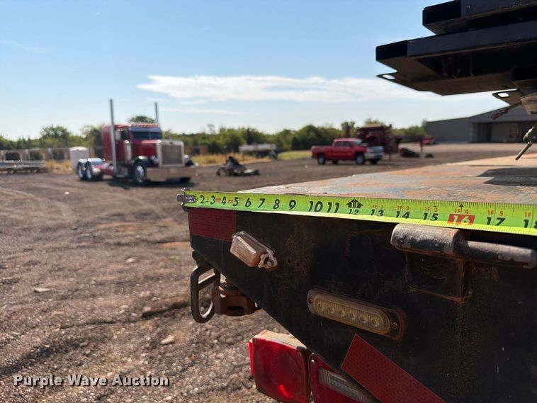 image for item EW8745 1993 Peterbilt 357 flatbed truck
