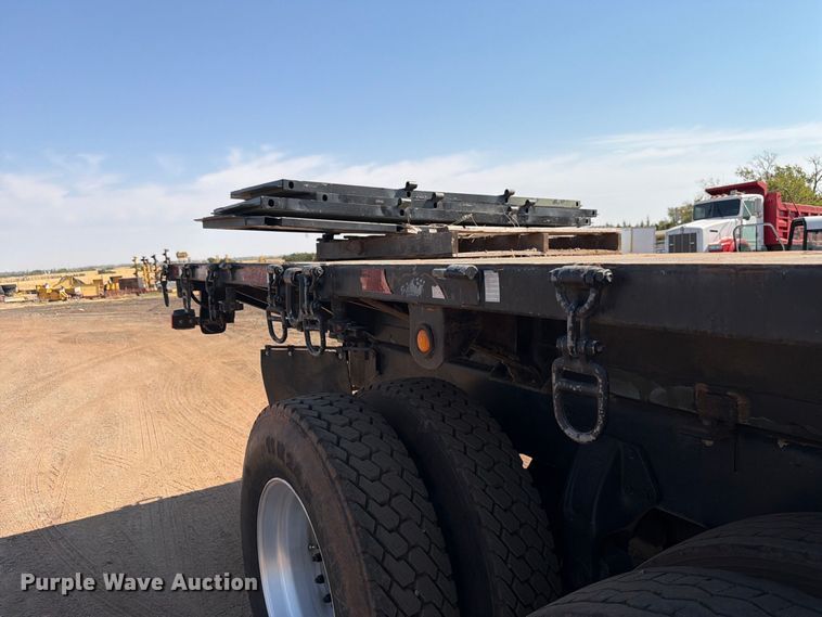 image for item EW8745 1993 Peterbilt 357 flatbed truck