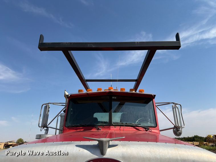 image for item EW8745 1993 Peterbilt 357 flatbed truck